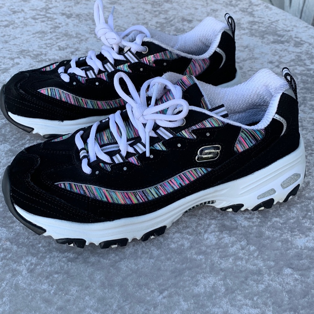 -Women’s Black Platform Sketchers Chunky Suede Athletic Shoes - 9